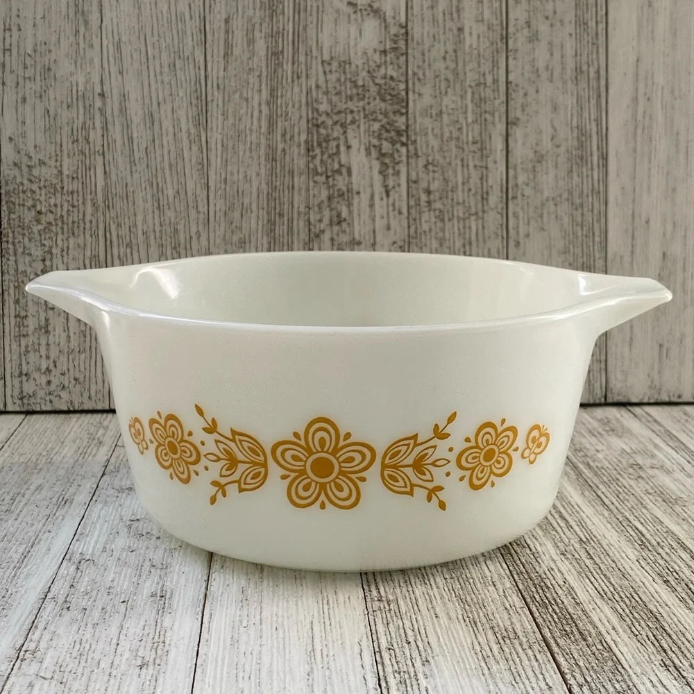 Vintage Pyrex 474 1.5qt Butterfly Gold Casserole Dish